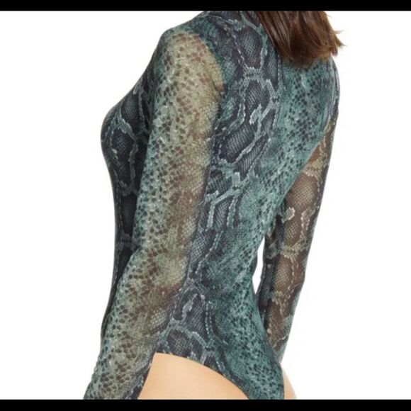 Socialite XS Mesh V-Neck Body Suit NWT - Picture 3 of 6